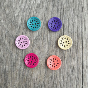 boutons en bois ajouré 18mm.jpg